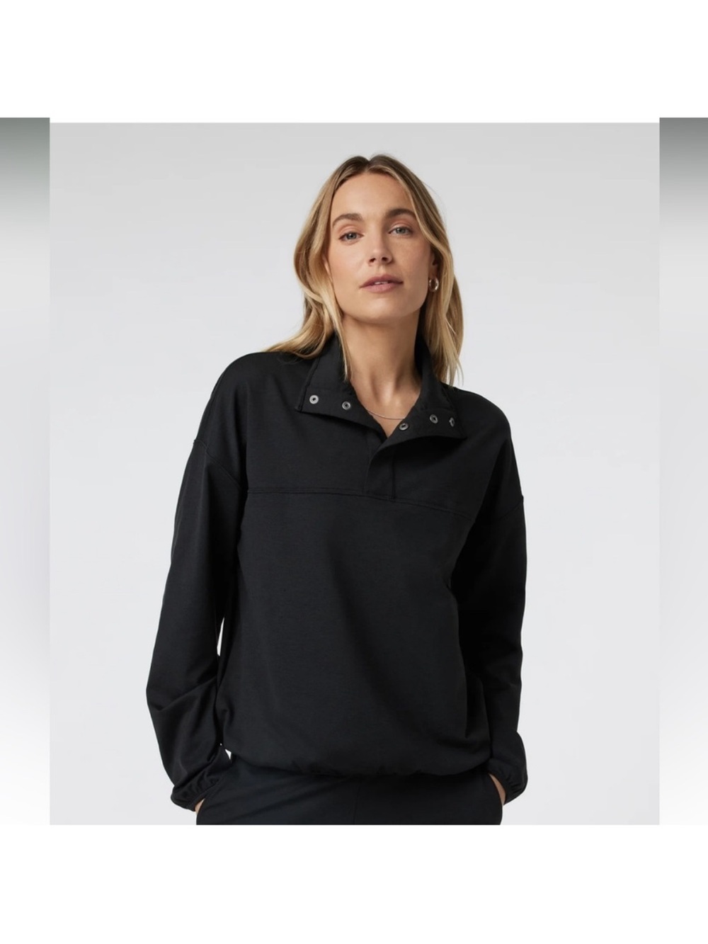 Vuori Graphite Snap Mock in Heathered Black